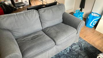 IKEA bank (EKTORP) met grijze bekleding en poef - afbeelding 2 IKEA bank (EKTORP) met grijze bekleding en poef - afbeelding 2
