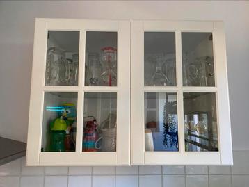 2 bovenkasten met vitrinedeuren Ikea - afbeelding 3 2 bovenkasten met vitrinedeuren Ikea - afbeelding 3