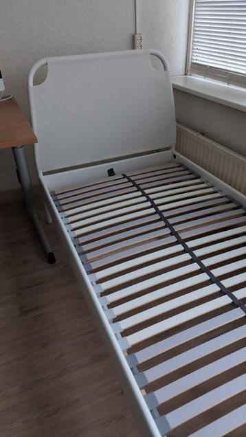 Bedframe Ikea 200cmx90cm - afbeelding 1 Bedframe Ikea 200cmx90cm - afbeelding 1