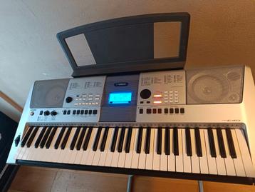 Yamaha PSR E413