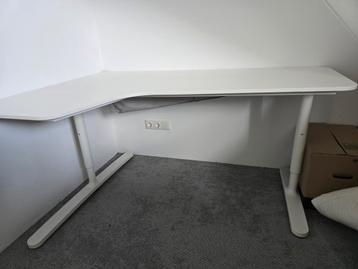 Te koop: Ikea Bekant hoekbureau, wit, links,.goede staat - afbeelding 3 Te koop: Ikea Bekant hoekbureau, wit, links,.goede staat - afbeelding 3