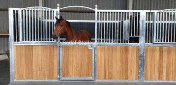 aanbieding binnenstallen paardenboxen voorwanden zijwanden