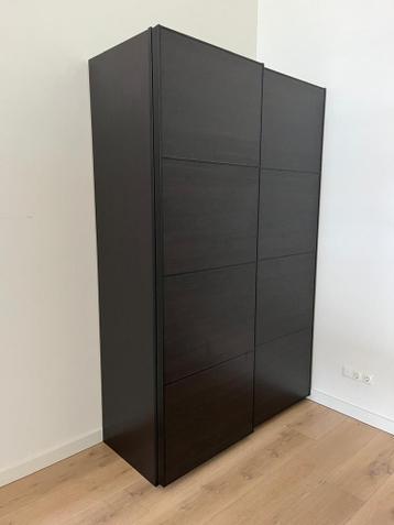 IKEA PAX kast met schuifdeuren zwart - afbeelding 1 IKEA PAX kast met schuifdeuren zwart - afbeelding 1