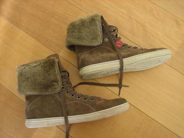 Halfhoge bruin suede laarsjes / sneakers KICKERS 42 snazzeys