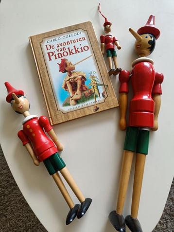 Pinokkio set met Boek en 3 houten speel poppen.