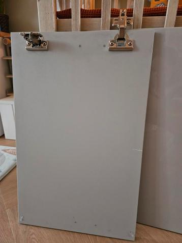 Ikea Besta deurtjes grijs glans - afbeelding 1 Ikea Besta deurtjes grijs glans - afbeelding 1
