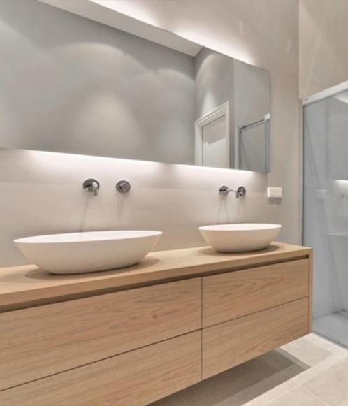 Twee fraaie Italiaanse design waskommen ovaal (opzet), Huis en Inrichting, Badkamer | Complete badkamers, Zo goed als nieuw, Ophalen
