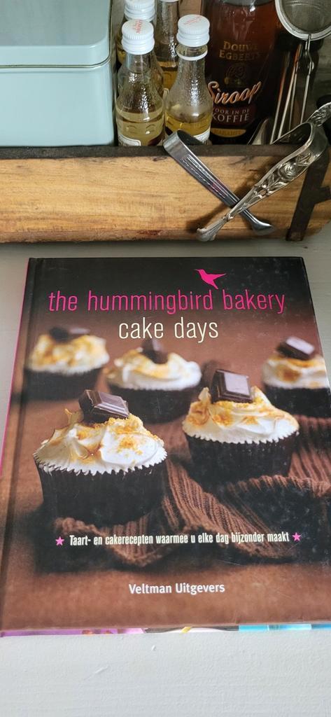 The hummungbird bakery  Cake days, Boeken, Kookboeken, Zo goed als nieuw, Ophalen of Verzenden