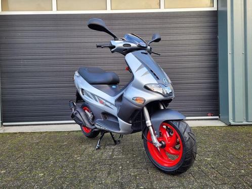 GILERA RUNNER SP PRO/C36 NIEUWSTAAT BJ 2004 ZILVER 2091KM, Fietsen en Brommers, Scooters | Overige merken, Zo goed als nieuw, Benzine