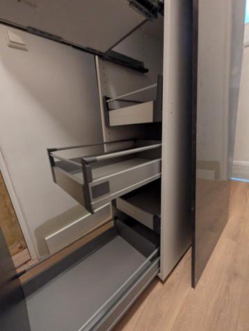 Ikea Faktum hoge kast donker grijs met veel opbergruimte - afbeelding 6 Ikea Faktum hoge kast donker grijs met veel opbergruimte - afbeelding 6