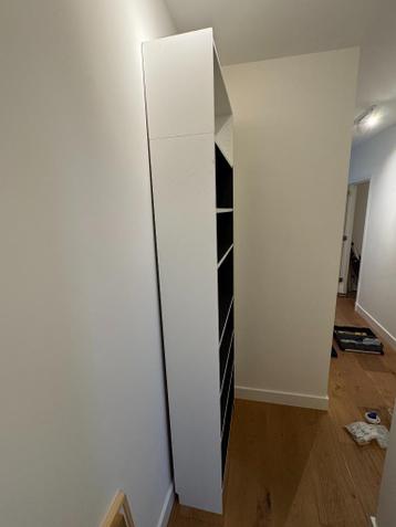 Ikea Billy boekenkast (wit met donker) met verhoging - afbeelding 2 Ikea Billy boekenkast (wit met donker) met verhoging - afbeelding 2