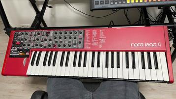 Nord lead 4 incl 2x HQ Outputkabel en Midikabel