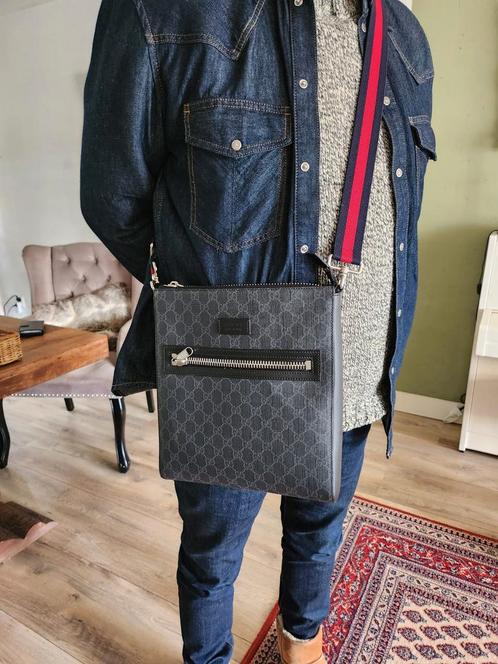 Gucci flat messenger Bag / tas. Echt nog als nieuw!, Sieraden, Tassen en Uiterlijk, Tassen | Schoudertassen, Zo goed als nieuw