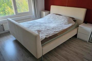 Tweepersoonsbed met elektrische lattenbodems - afbeelding 3 Tweepersoonsbed met elektrische lattenbodems - afbeelding 3