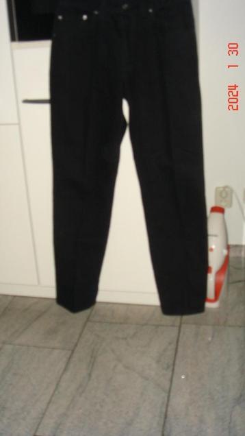 2xjeans,zw,1=100%katoen 32/34 ,2=98%katoen en 2%stretch mt48