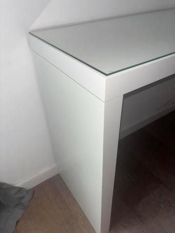 IKEA Malm Make-up Tafel / Bureau - afbeelding 2 IKEA Malm Make-up Tafel / Bureau - afbeelding 2