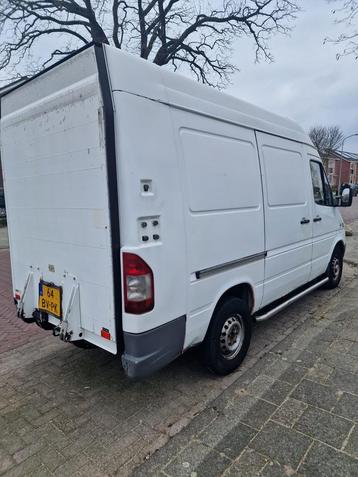 Mercedes sprinter met laadklep in goede staat