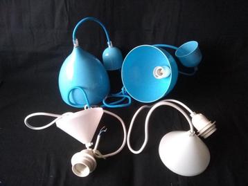 Plastic hanglampen(blauw / wit kunststof student / starters)