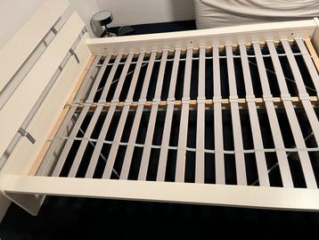 Wit IKEA Skorva Bedframe 140x200 + Lattenbodems - afbeelding 3 Wit IKEA Skorva Bedframe 140x200 + Lattenbodems - afbeelding 3