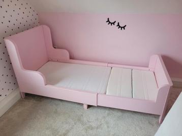 Ikea uitschuifbed meegroeibed roze/ matras 80x200cm.