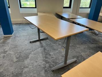 Elektrisch Kinnarps Bureau160x80xH62-85cm met kabelgoot,24st - afbeelding 4 Elektrisch Kinnarps Bureau160x80xH62-85cm met kabelgoot,24st - afbeelding 4