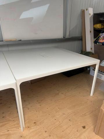 2x Dubbel bureau van ikea BEKANT met stekkerdoos houder - afbeelding 6 2x Dubbel bureau van ikea BEKANT met stekkerdoos houder - afbeelding 6