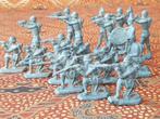 19 soldaten oud antiek speelgoed uit Engeland van tin.