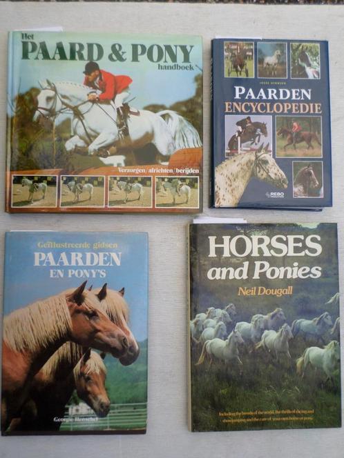 4 boeken over paarden (gebruik, zorg, historie)., Boeken, Dieren en Huisdieren, Zo goed als nieuw, Paarden of Pony's, Ophalen of Verzenden