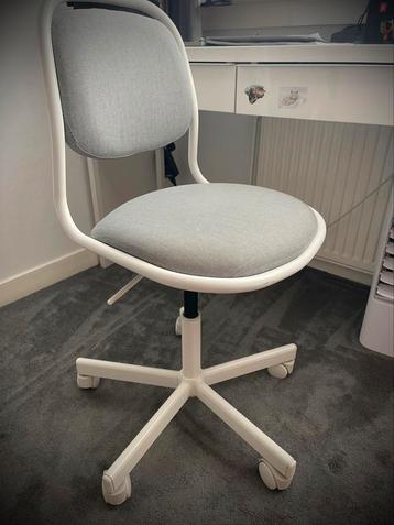 IKEA kinder bureaustoel in hoogte verstelbaar 