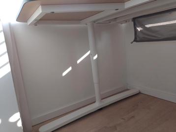 Ikea Bekant hoekbureau, links, 160cm x 110cm - afbeelding 4 Ikea Bekant hoekbureau, links, 160cm x 110cm - afbeelding 4