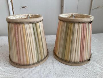 2x Brocante lampenkapjes - klemkapjes