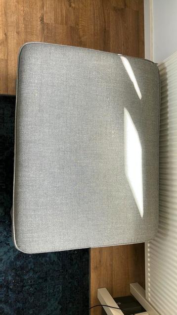 IKEA bank (EKTORP) met grijze bekleding en poef - afbeelding 5 IKEA bank (EKTORP) met grijze bekleding en poef - afbeelding 5