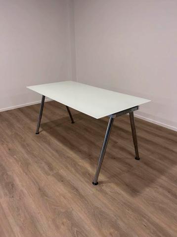 Ikea galant bureau met glasplaat - afbeelding 1 Ikea galant bureau met glasplaat - afbeelding 1