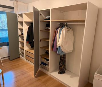 IKEA PAX Kast 300 cm breed x 200 cm hoog met accessoires - afbeelding 2 IKEA PAX Kast 300 cm breed x 200 cm hoog met accessoires - afbeelding 2