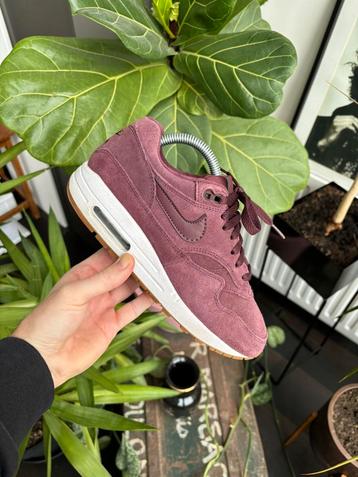 Nike Air Max 1 Wmns Burgundy Suede