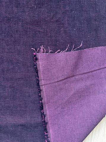 Paarse roze stof meubelstof velours fluweel streep 140x106
