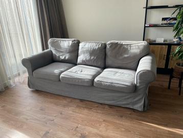 IKEA Ektorp bank + poef; gratis afhalen - afbeelding 1 IKEA Ektorp bank + poef; gratis afhalen - afbeelding 1