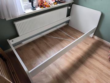 Wit bedframe Ikea met lattenbodem - afbeelding 8 Wit bedframe Ikea met lattenbodem - afbeelding 8