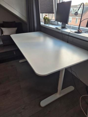 IKEA Bekant bureau wit 160x80 cm ZGAN - afbeelding 2 IKEA Bekant bureau wit 160x80 cm ZGAN - afbeelding 2
