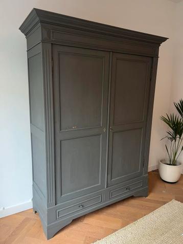 Prachtige klassieke kast in groen/grijs - afbeelding 5 Prachtige klassieke kast in groen/grijs - afbeelding 5