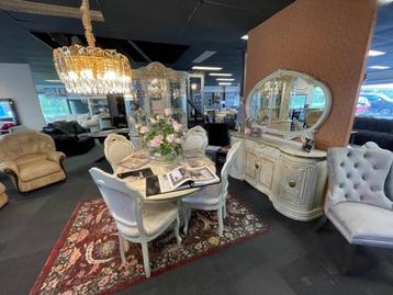 Showroom Leegverkoop Italiaanse meubels Sale Sale
