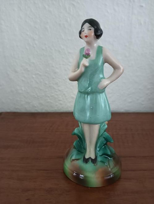 art deco beeldje van een dame houder voor hoedenspelden, Antiek en Kunst, Antiek | Porselein, Ophalen of Verzenden