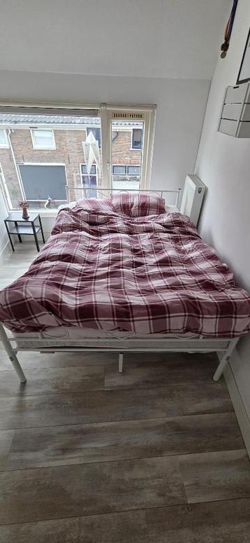 Wit metalen bed - afbeelding 2 Wit metalen bed - afbeelding 2