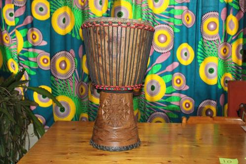 Djembe Nieuw Guinee Mooi houtsnijwerk, Muziek en Instrumenten, Percussie, Nieuw, Trommel, Ophalen