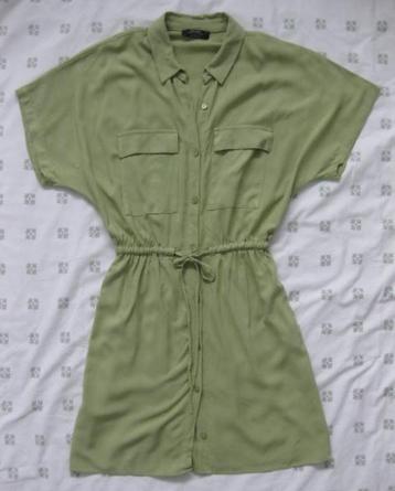 Bershka groene jurk, safari, korte mouw. Maat 36