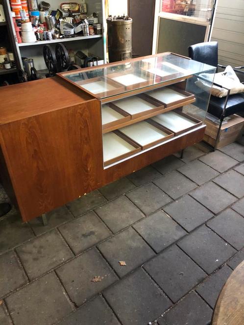 Oude winkeltoonbank uit de jaren 40/50 uit oud warenhuis, Antiek en Kunst, Curiosa en Brocante, Ophalen of Verzenden