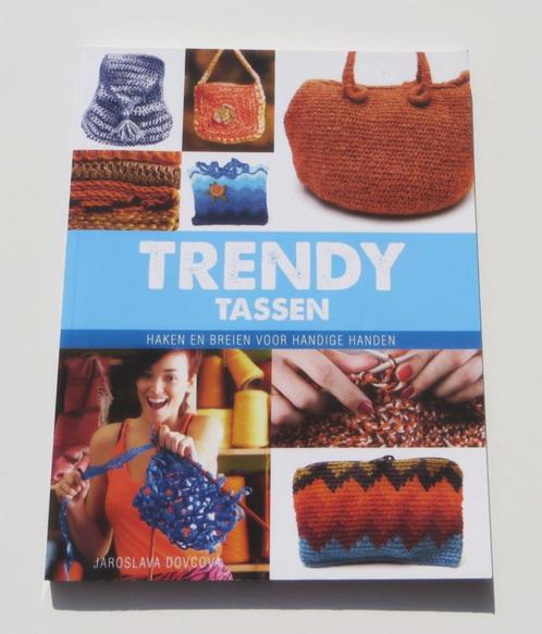Young Adults Haak/breiboek M3432: Trendy tassen 15+, Boeken, Hobby en Vrije tijd, Zo goed als nieuw, Breien en Haken, Ophalen of Verzenden