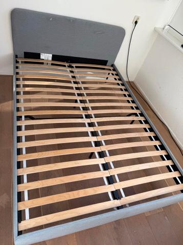 Grijs bedframe - Ikea Slatum 140x200 - afbeelding 2 Grijs bedframe - Ikea Slatum 140x200 - afbeelding 2