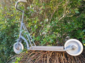 Franse Trottinette (trapfietsje/step) jaren 50 (brocante)