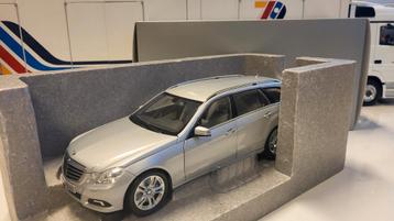 Minichamps Mercedes-Benz S212 E-Class Estate Silver 